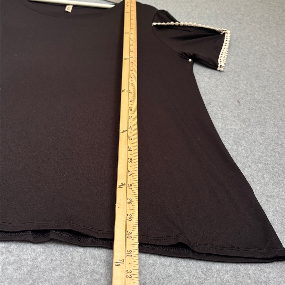 NEW Slit Short Sleeve Top with Crochet Lace Detail  1X Black/White - Picture 9 of 12